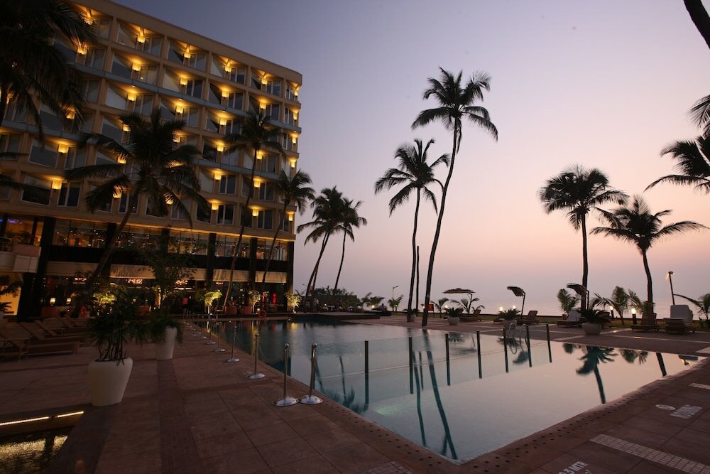 Фото Novotel Mumbai Juhu Beach Hotel