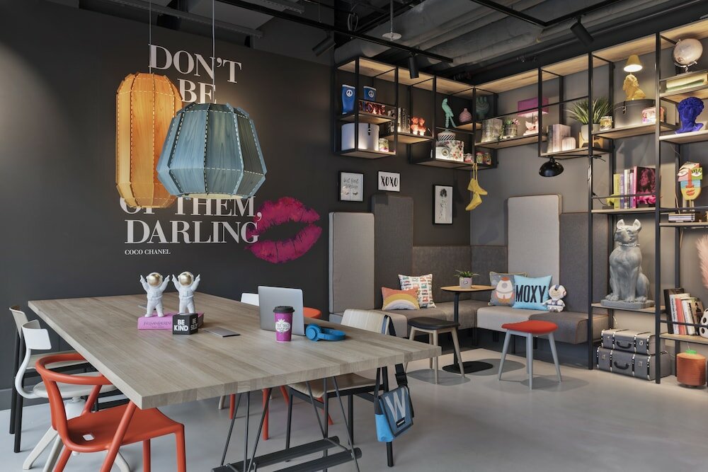 Фото Moxy Duesseldorf City