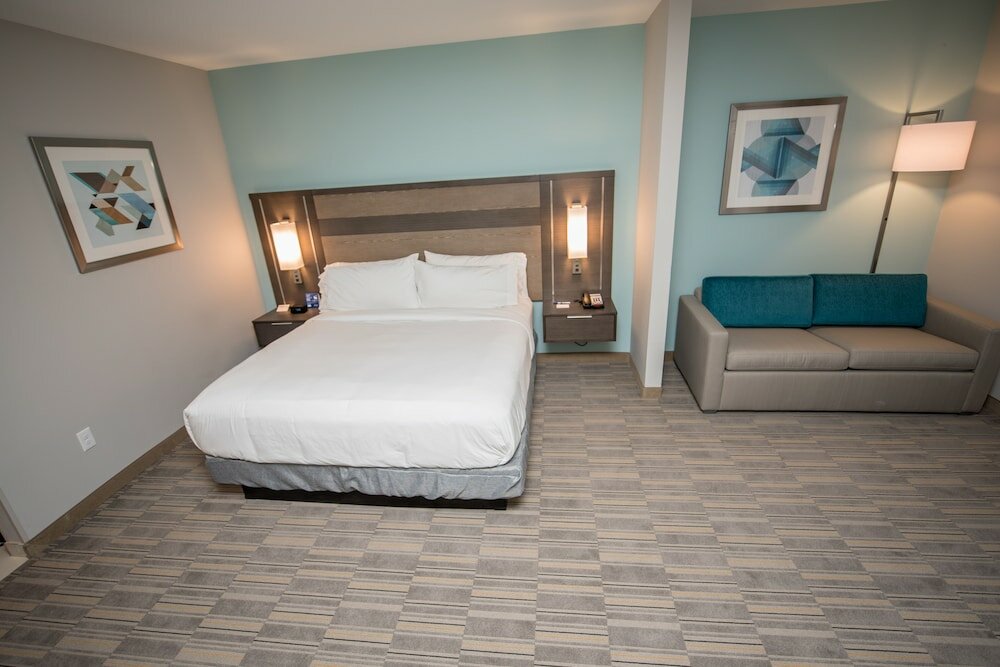 Фото Holiday Inn Express & Suites Lake Charles South Casino Area, an Ihg Hotel