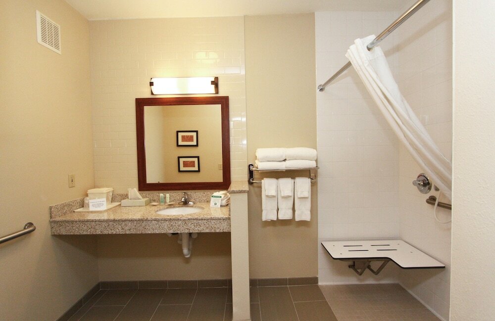 Фото Comfort Suites University