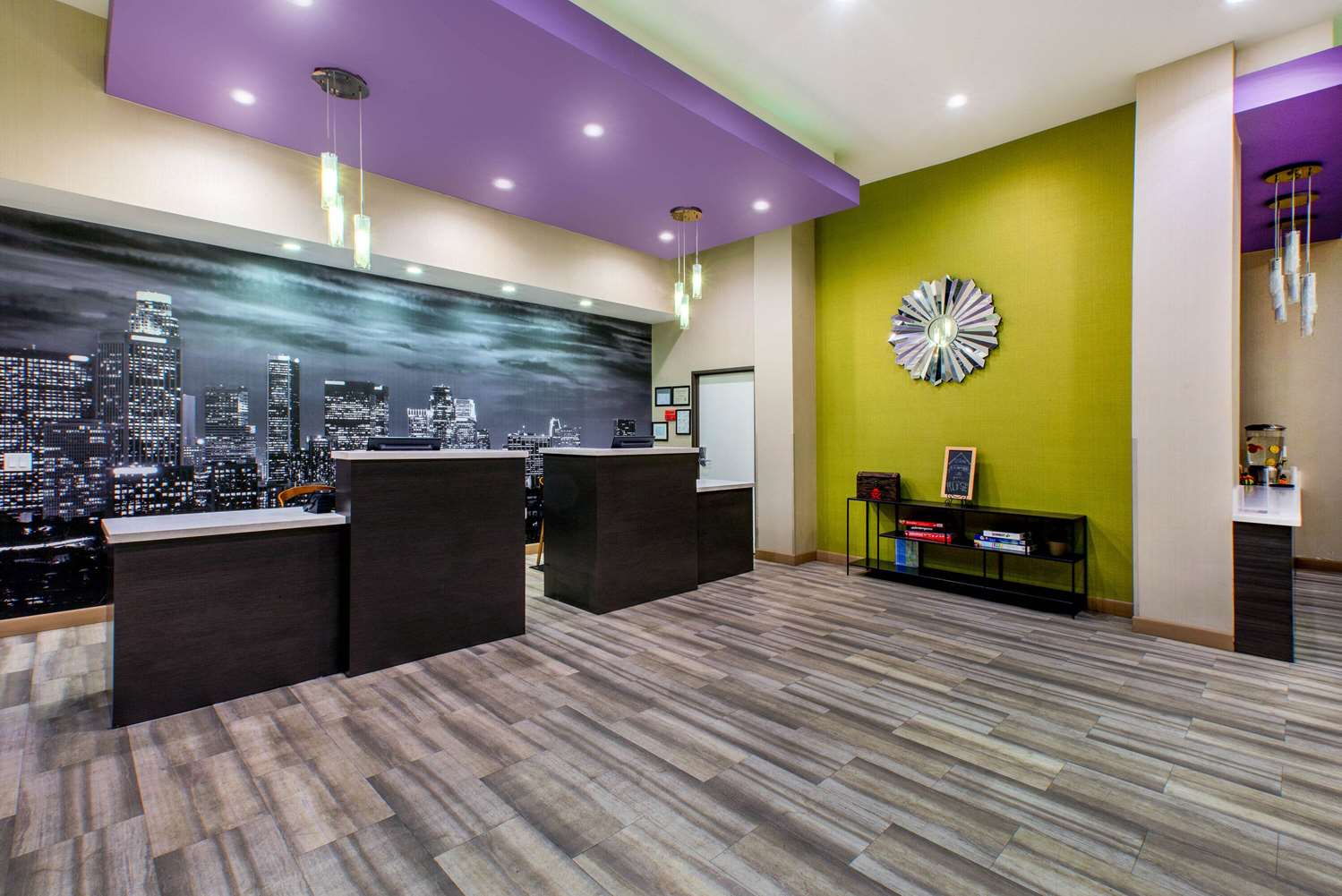 Фото La Quinta Inn & Suites by Wyndham Pomona