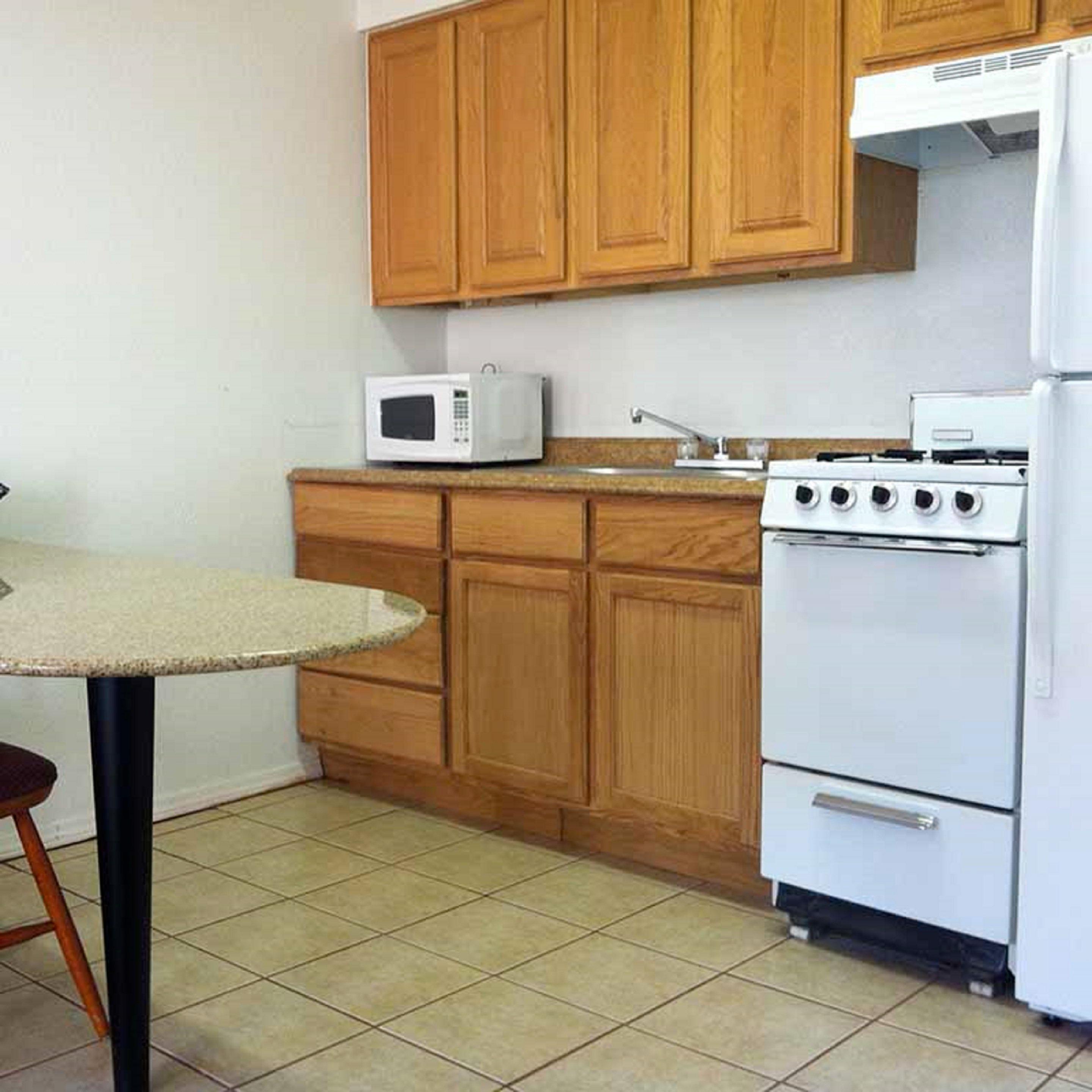 Фото Oaktree Inn and Suites