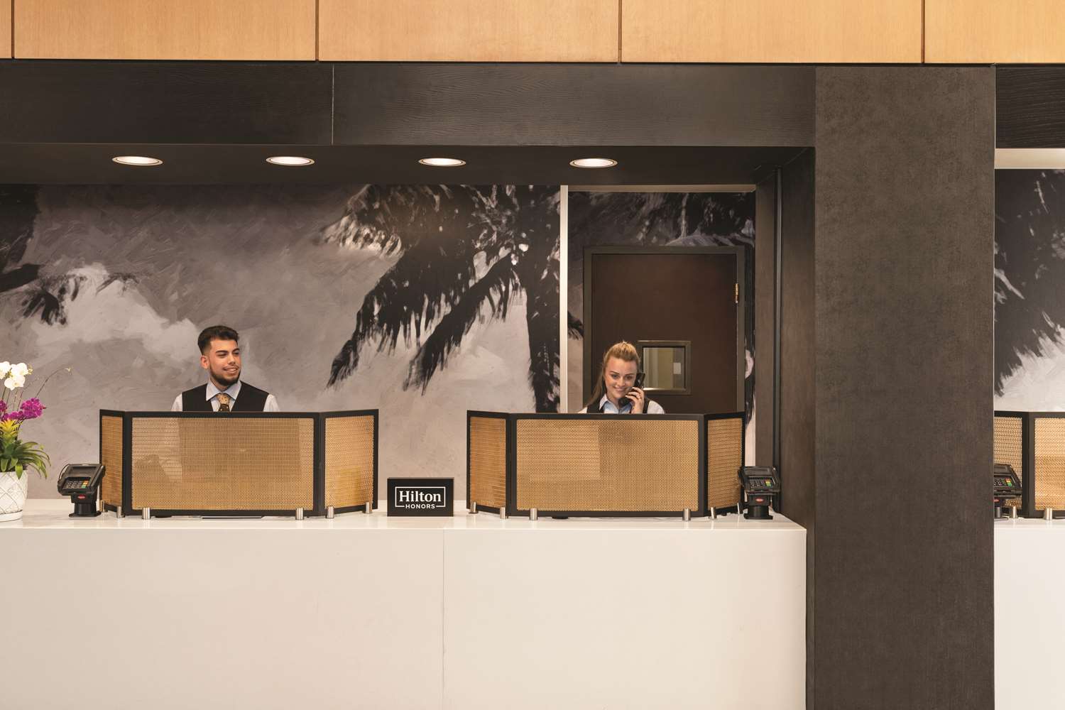 Фото DoubleTree by Hilton Tampa Rocky Point Waterfront