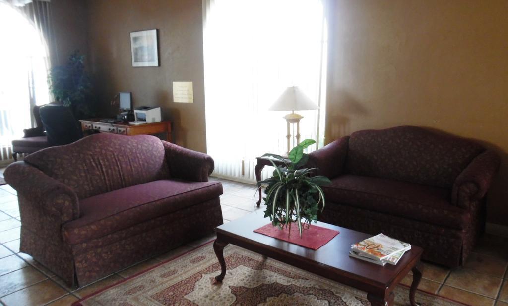 Фото Red Roof Inn & Suites Oklahoma City Southwest