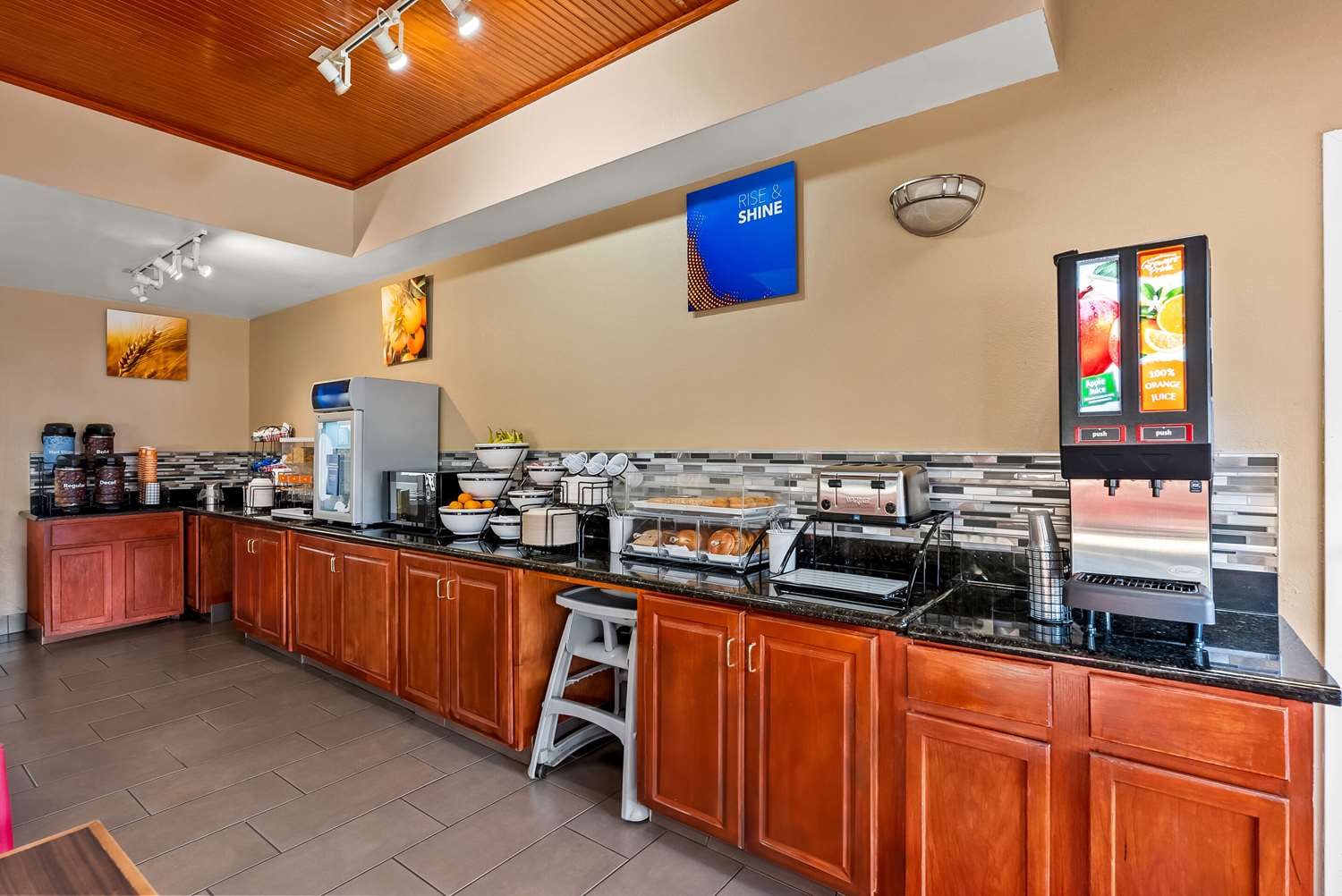 Фото Comfort Inn & Suites