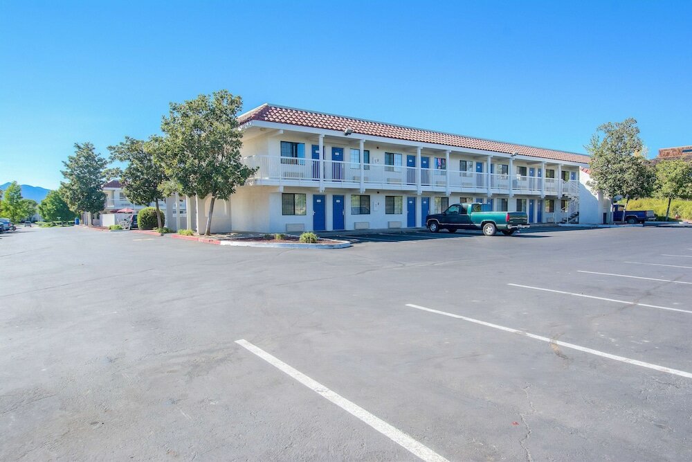 Фото Motel 6 Redding, Ca - South