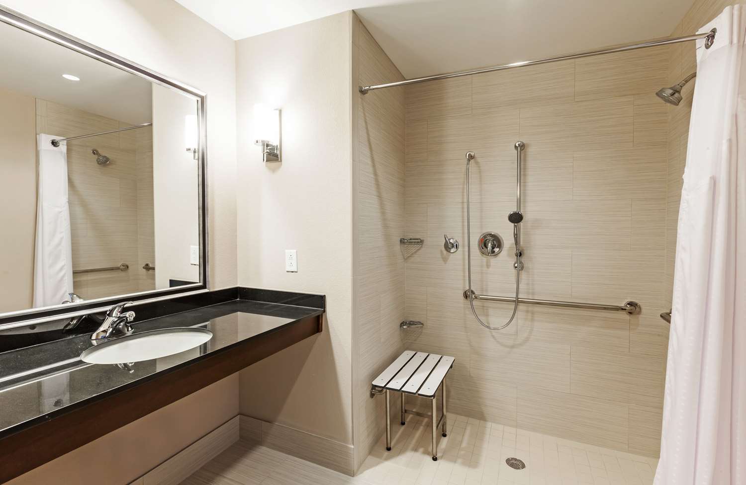 Фото Holiday Inn Plano - The Colony, an Ihg Hotel