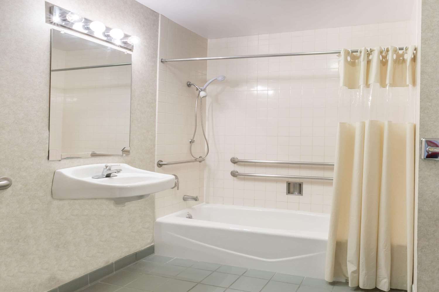 Фото Days Inn by Wyndham Novato/San Francisco