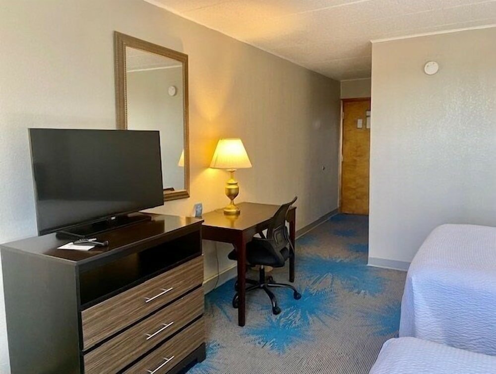 Фото Days Inn by Wyndham Scranton Pa