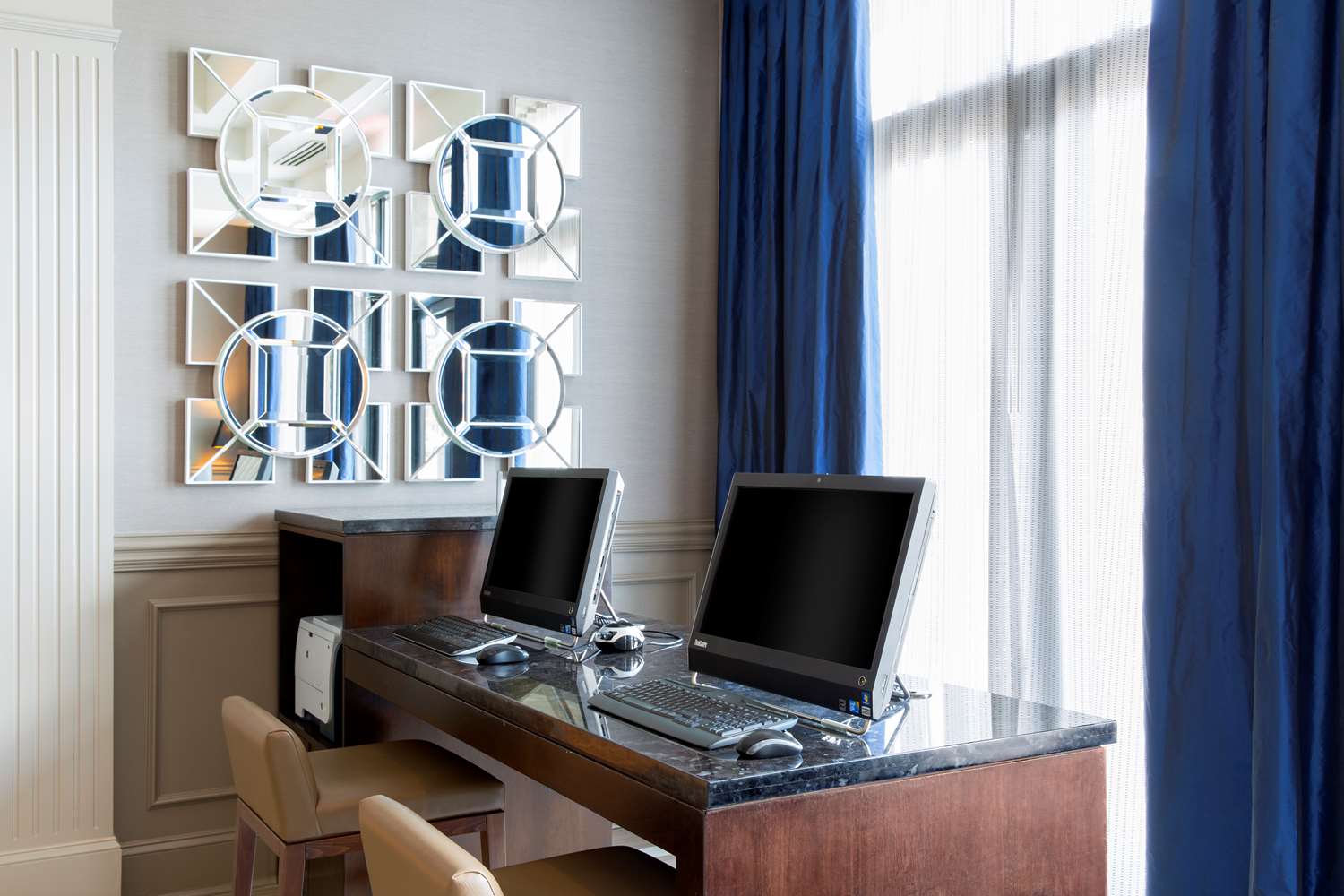 Фото DoubleTree by Hilton Hotel Savannah Historic District