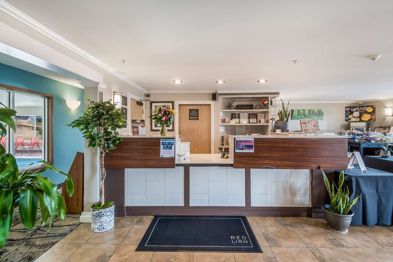 Фото Red Lion Inn & Suites Sequim