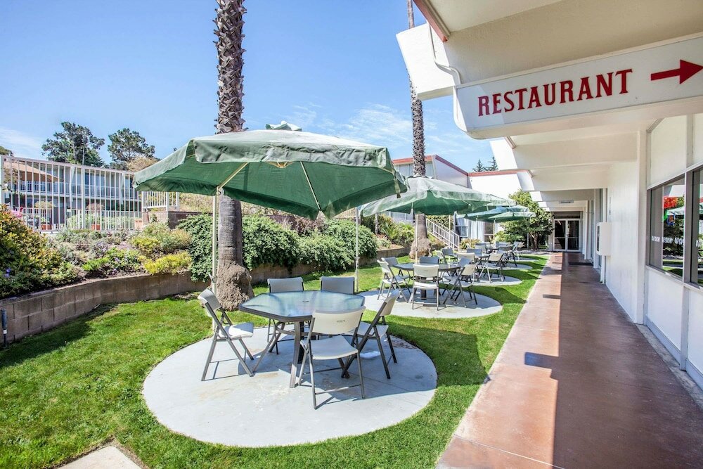 Фото Travelodge by Wyndham Monterey Bay