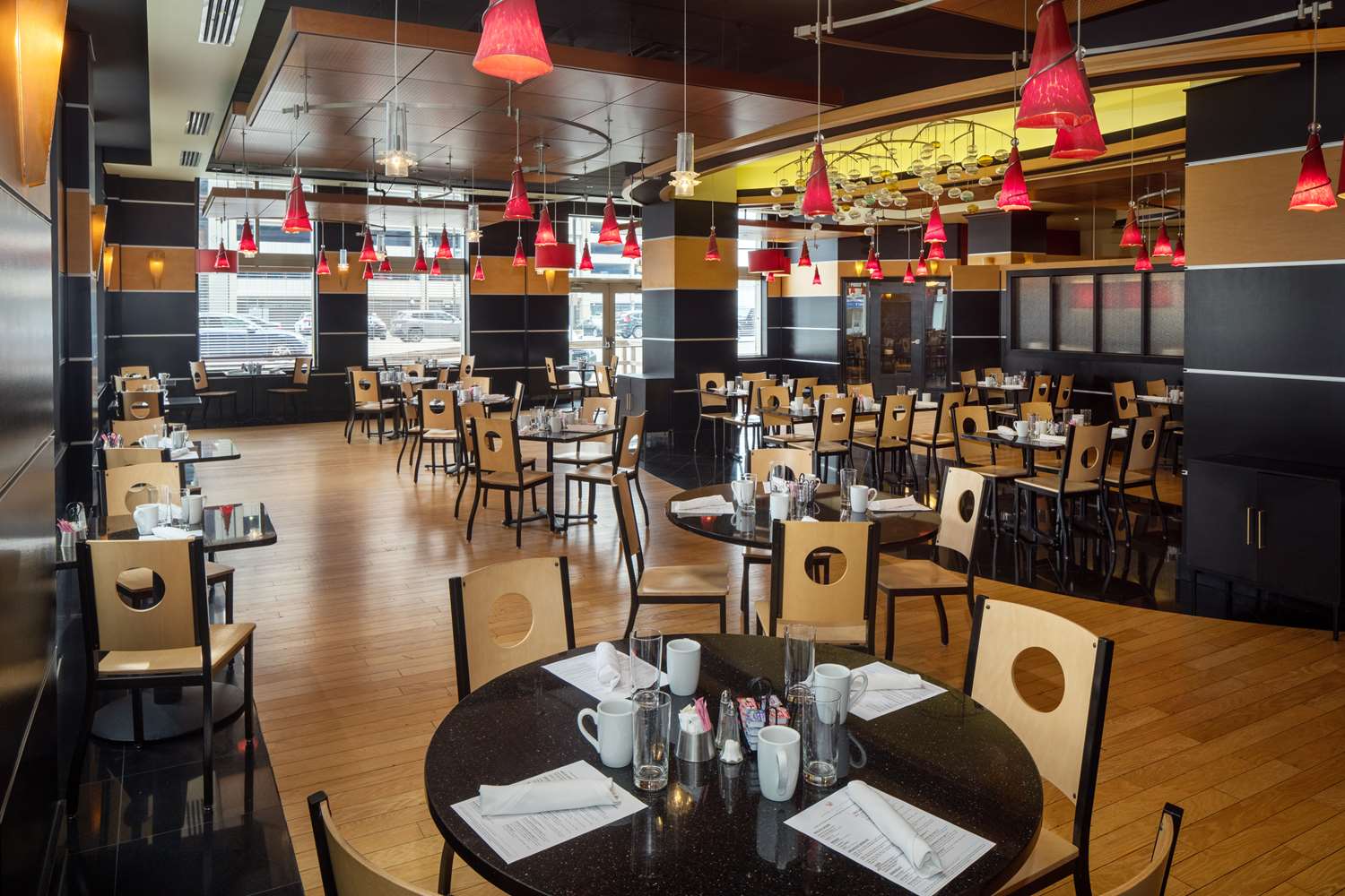 Фото Doubletree Suites by Hilton Detroit Downtown - Fort Shelby