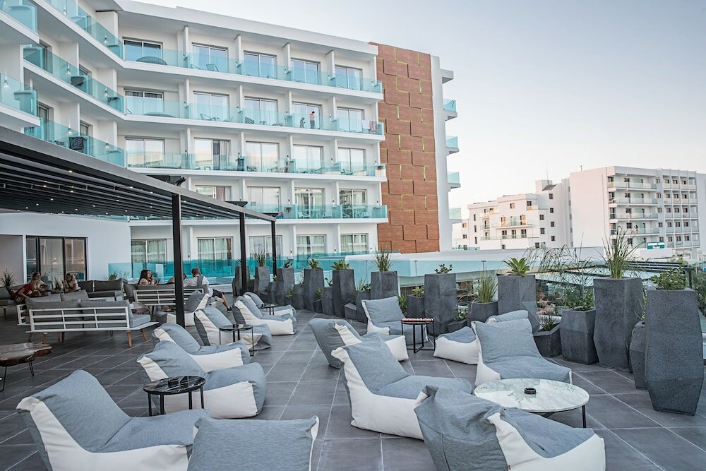 Фото The Blue Ivy Hotel and Suites