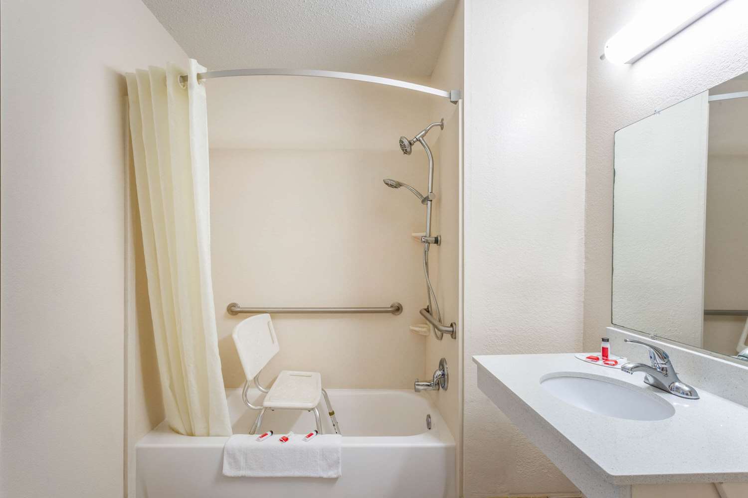 Фото Super 8 by Wyndham Abingdon Va