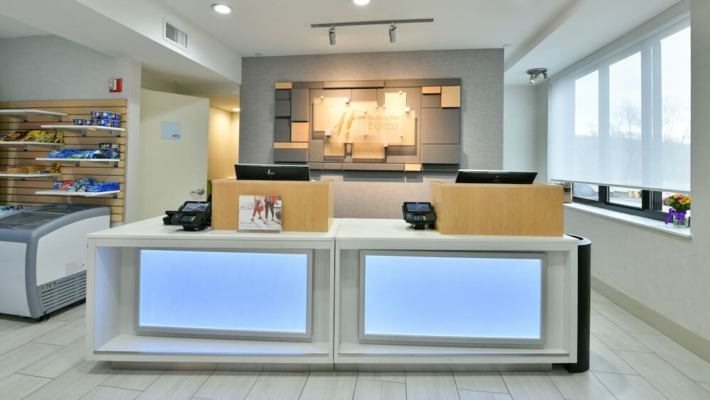 Фото Holiday Inn Express Staten Island West