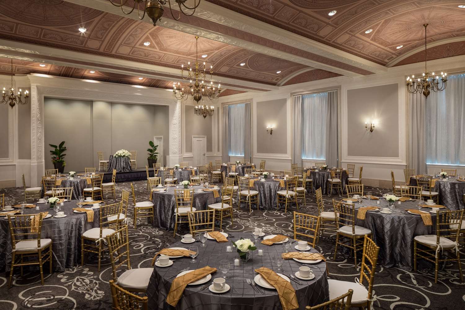 Фото Doubletree Suites by Hilton Detroit Downtown - Fort Shelby