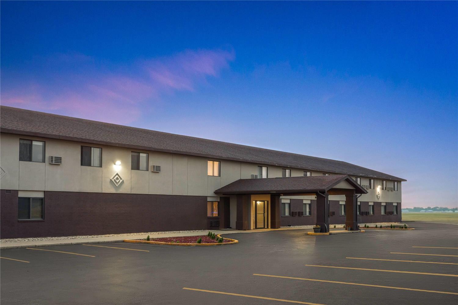 Фото Super 8 by Wyndham Oshkosh Airport