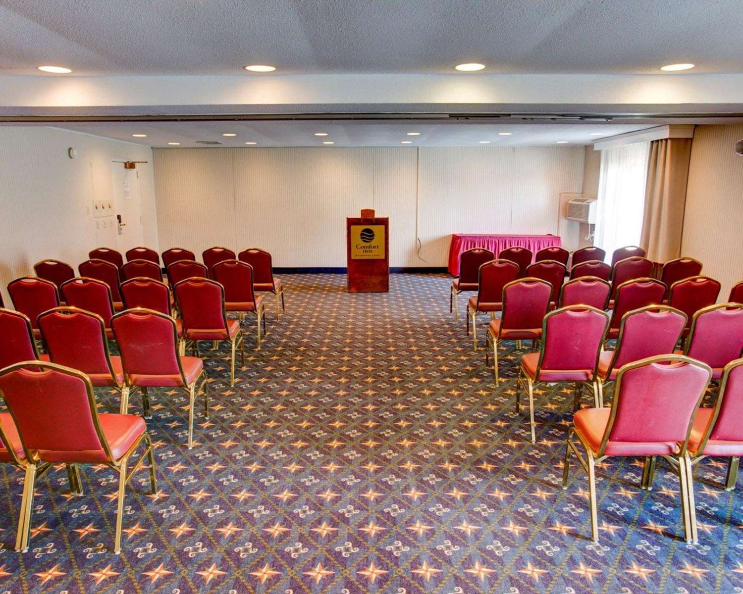 Фото Comfort Inn Conference Center