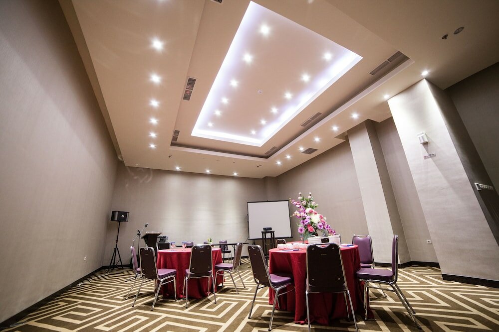 Фото Continent Centrepoint Hotel Makassar