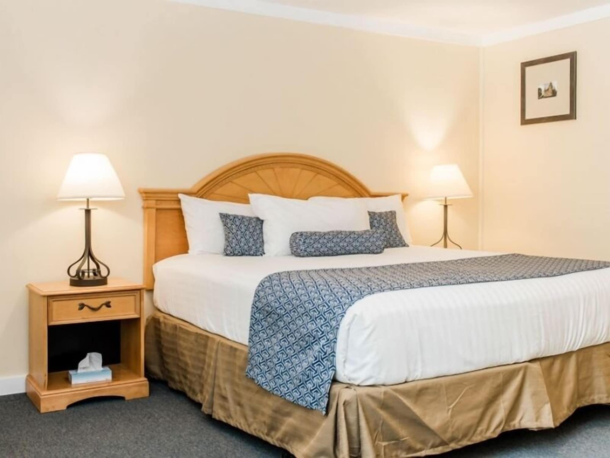 Фото Capt. 's Inn & Suites