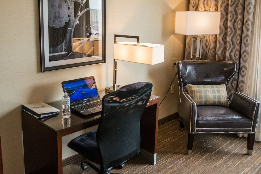 Фото Wyndham Moline on John Deere Commons