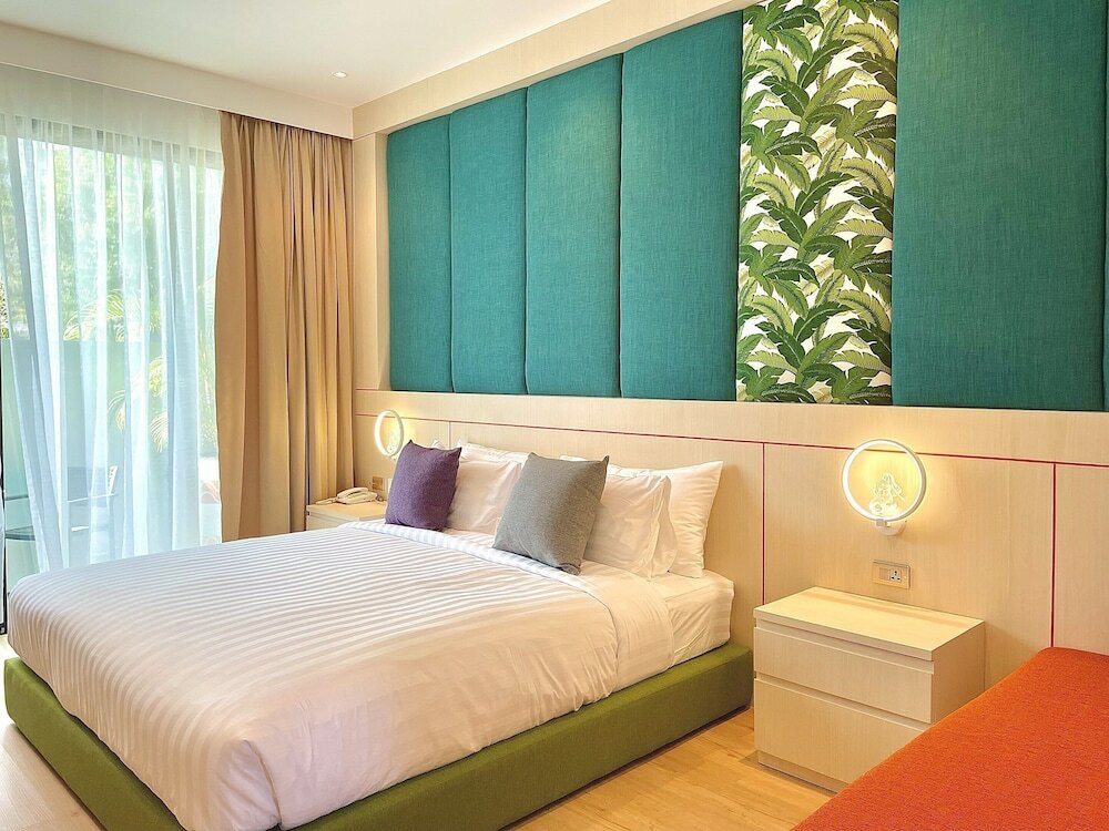 Фото The Poem Hotel