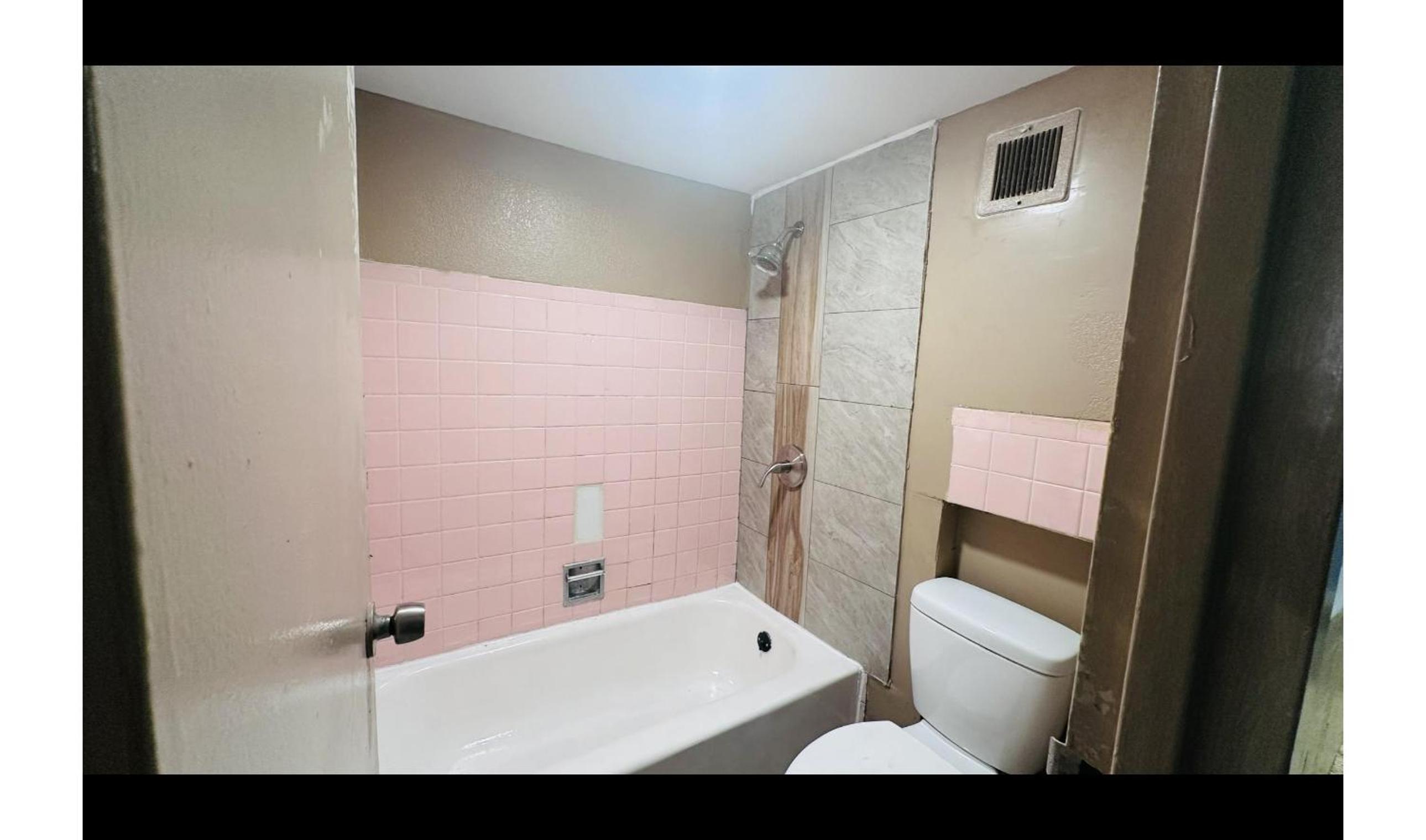 Фото Hallmark Inn by Oyo Fort Wayne