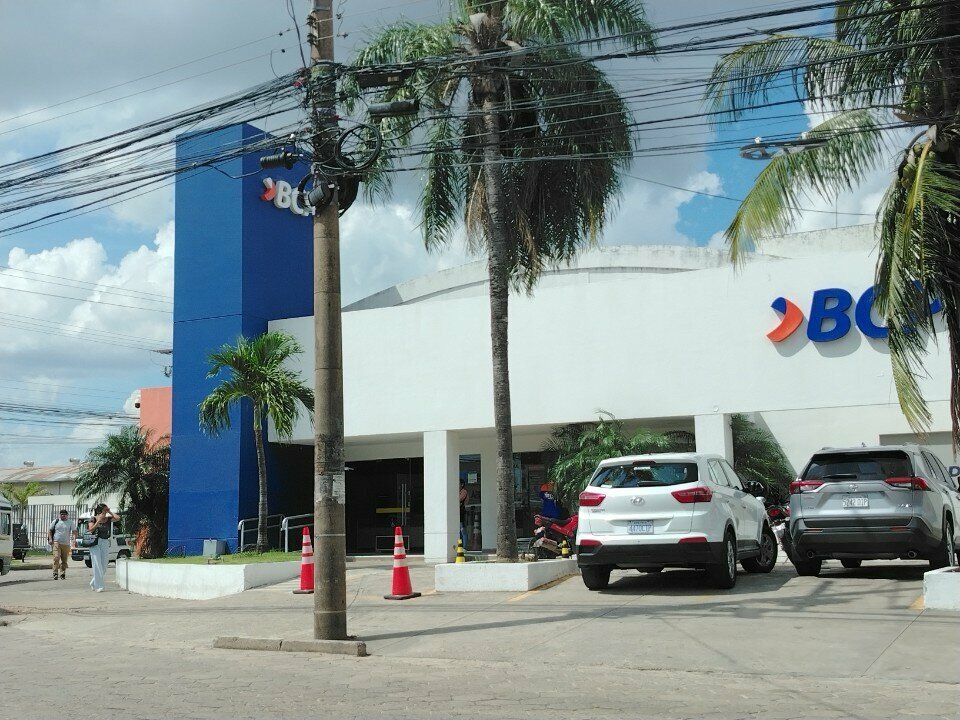 Bank Ganadero bank, Santa Cruz de la Sierra, photo