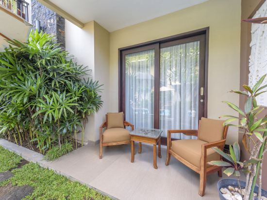 Фото D'Penjor Seminyak Hotel