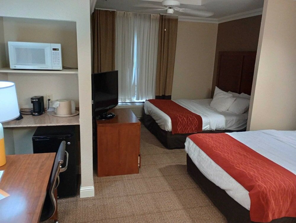 Фото Comfort Inn at Northwest Expressway