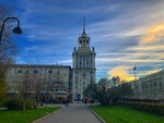 House with a Spire (Basseynaya Street, 41) ، معلم جذب سياحي