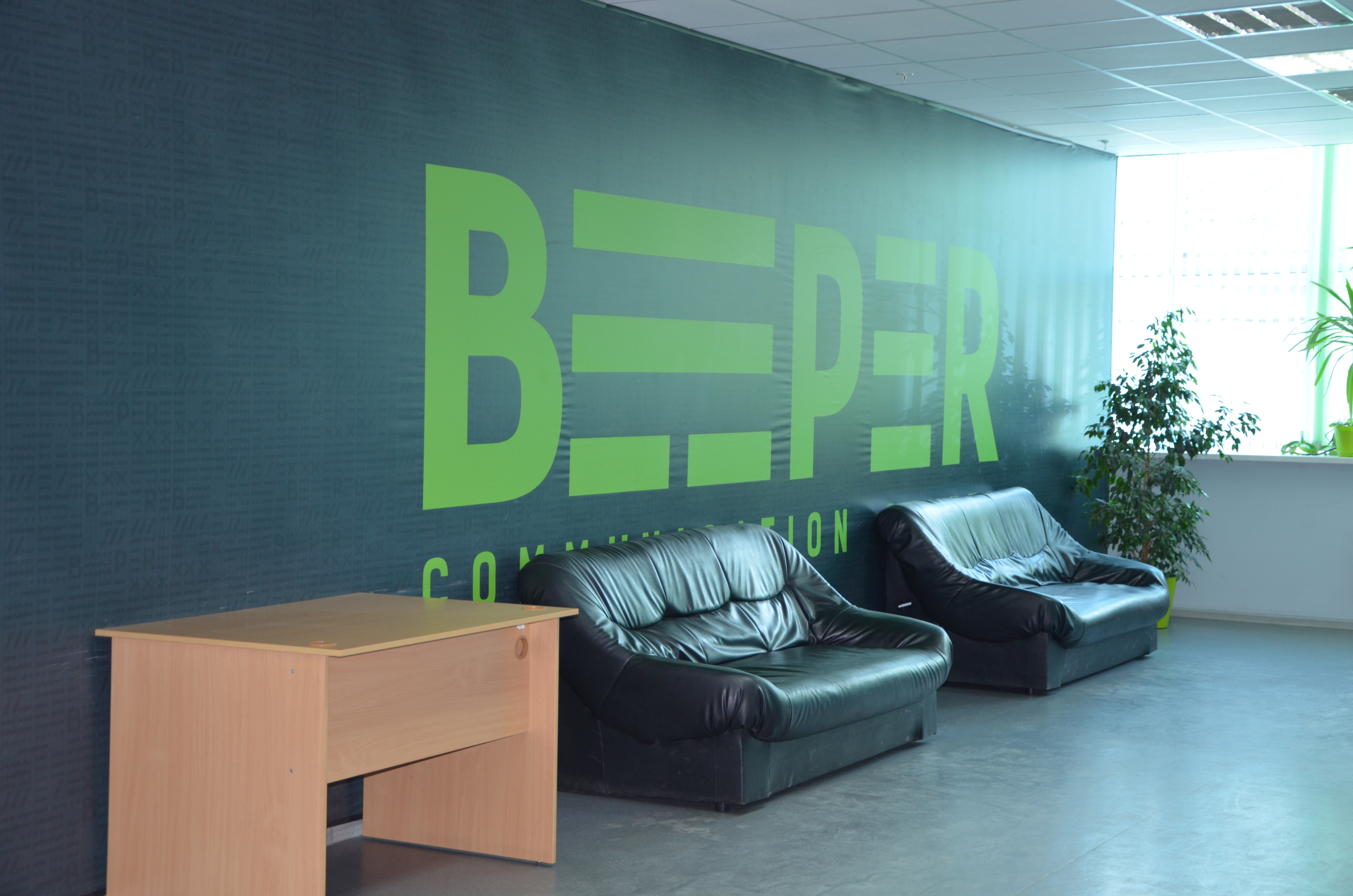 Plyajdagi echinish xonasida yashirin kamera porno surat