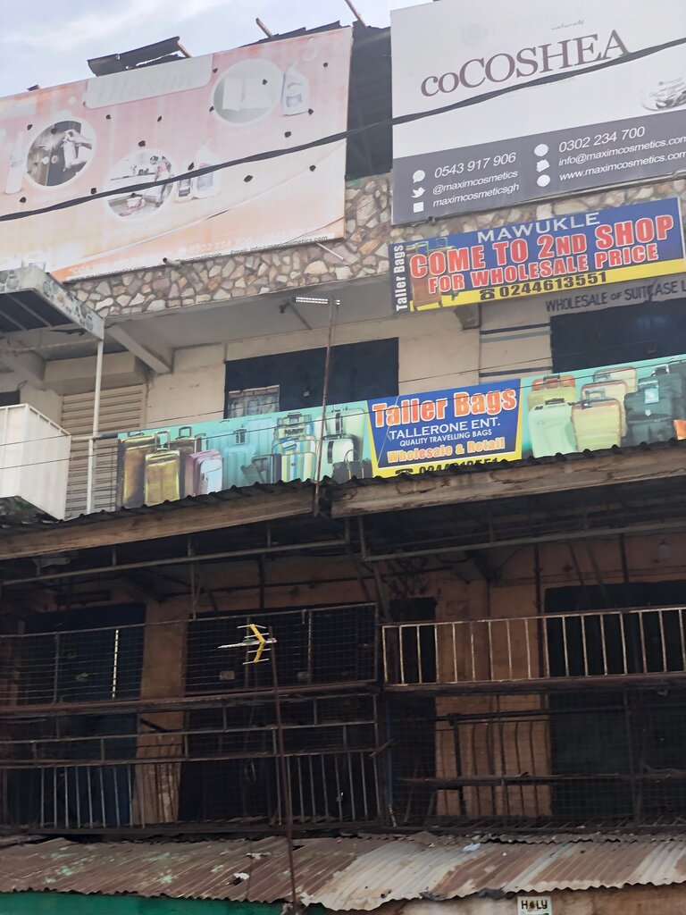 Bags and suitcases store Mawulkle, Accra, photo