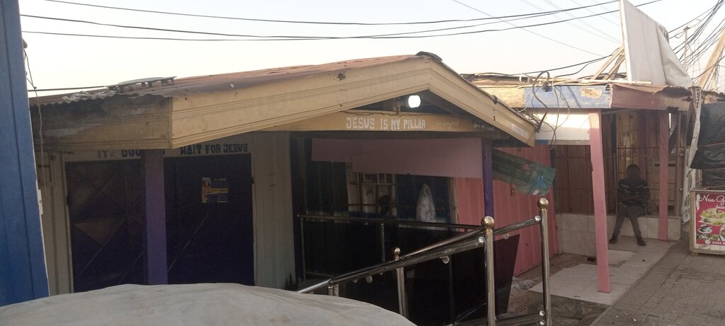 Beauty salon Jesus Is My Pilar, Accra, photo