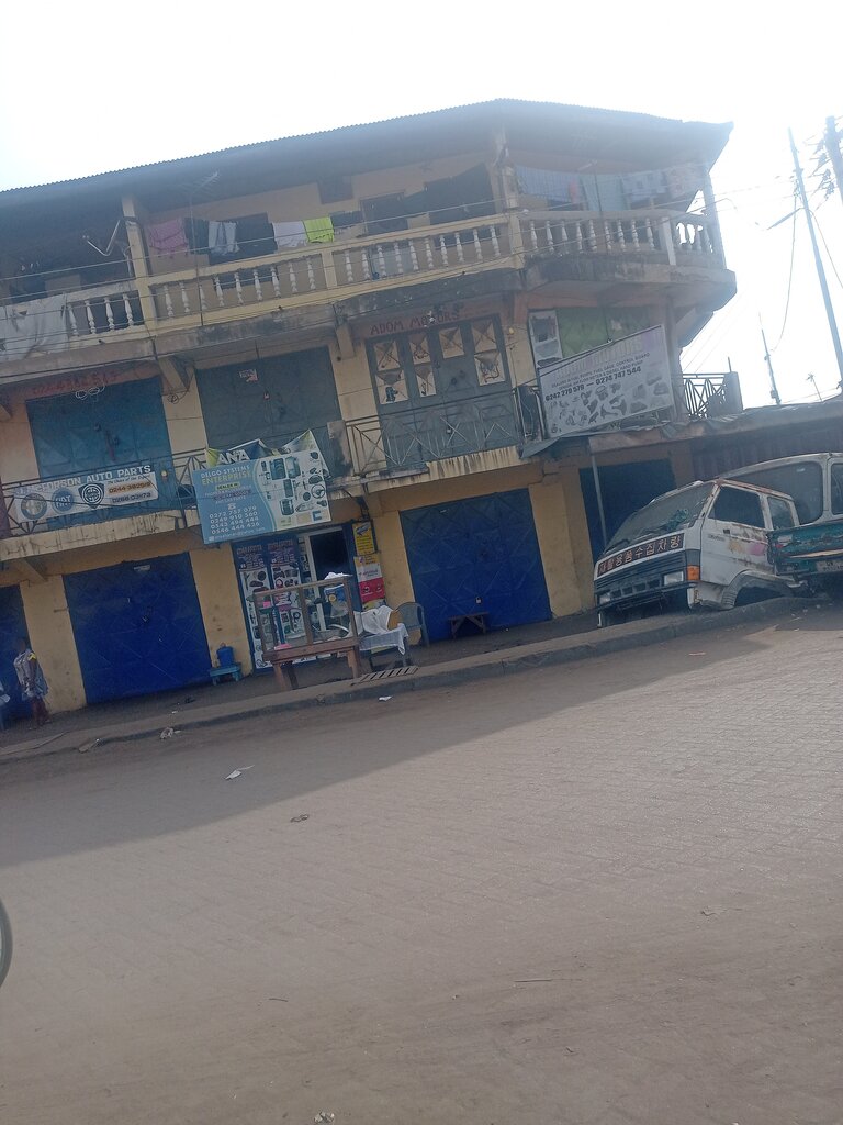 Auto parts and auto goods store Adom Motors, Accra, photo