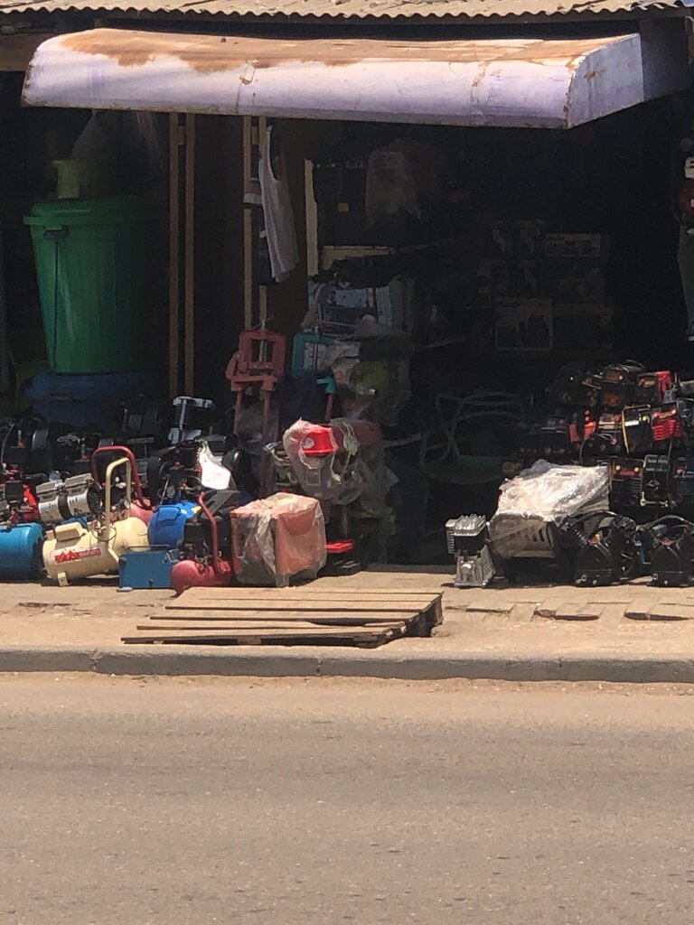 Motorcycle repair Showers Of Blessings, Accra, photo