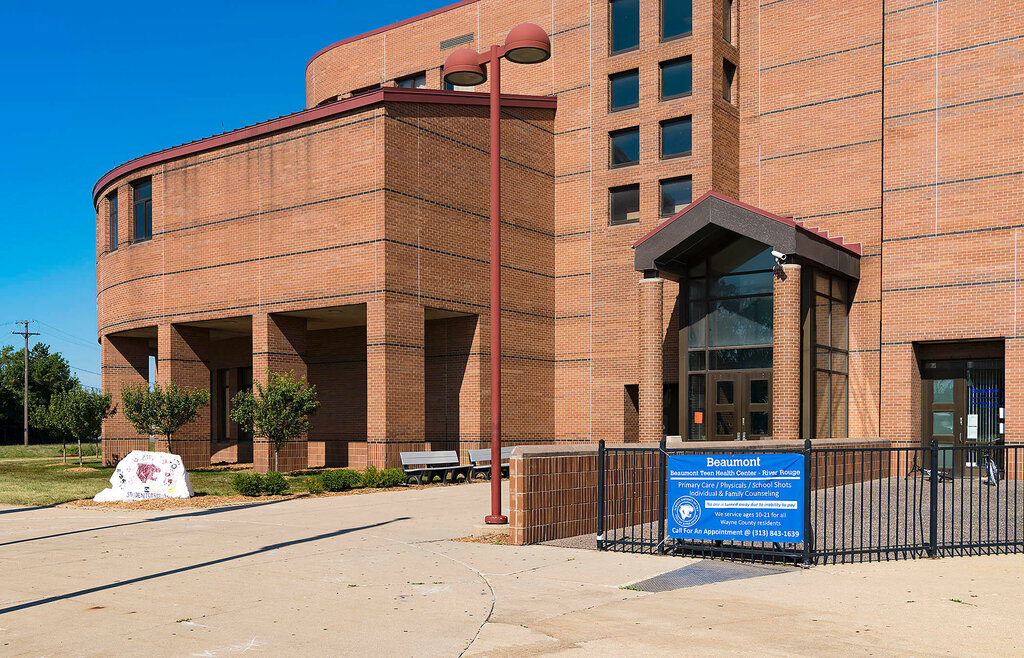 Medical center, clinic Beaumont Teen Health Center - River Rouge, State of Michigan, photo