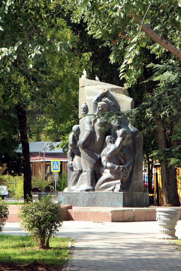 Monument, memorial Братская могила членов Евпаторийского ревкома и красногвардейцев, Evpatoria, photo