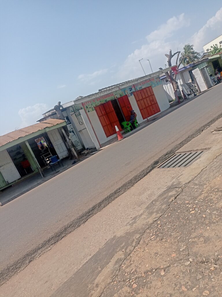 Alcoholic beverages Petty K enterprise, Accra, photo