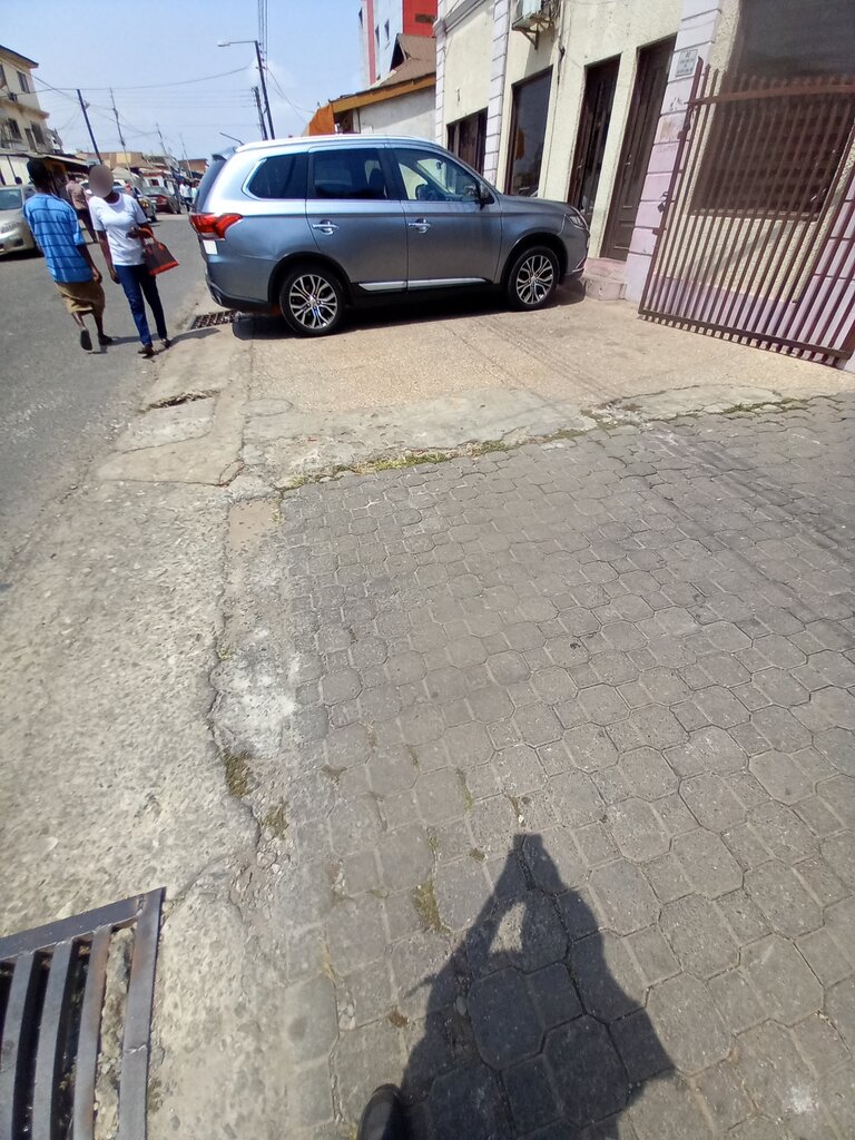 Clothing store April June Limited, Accra, photo