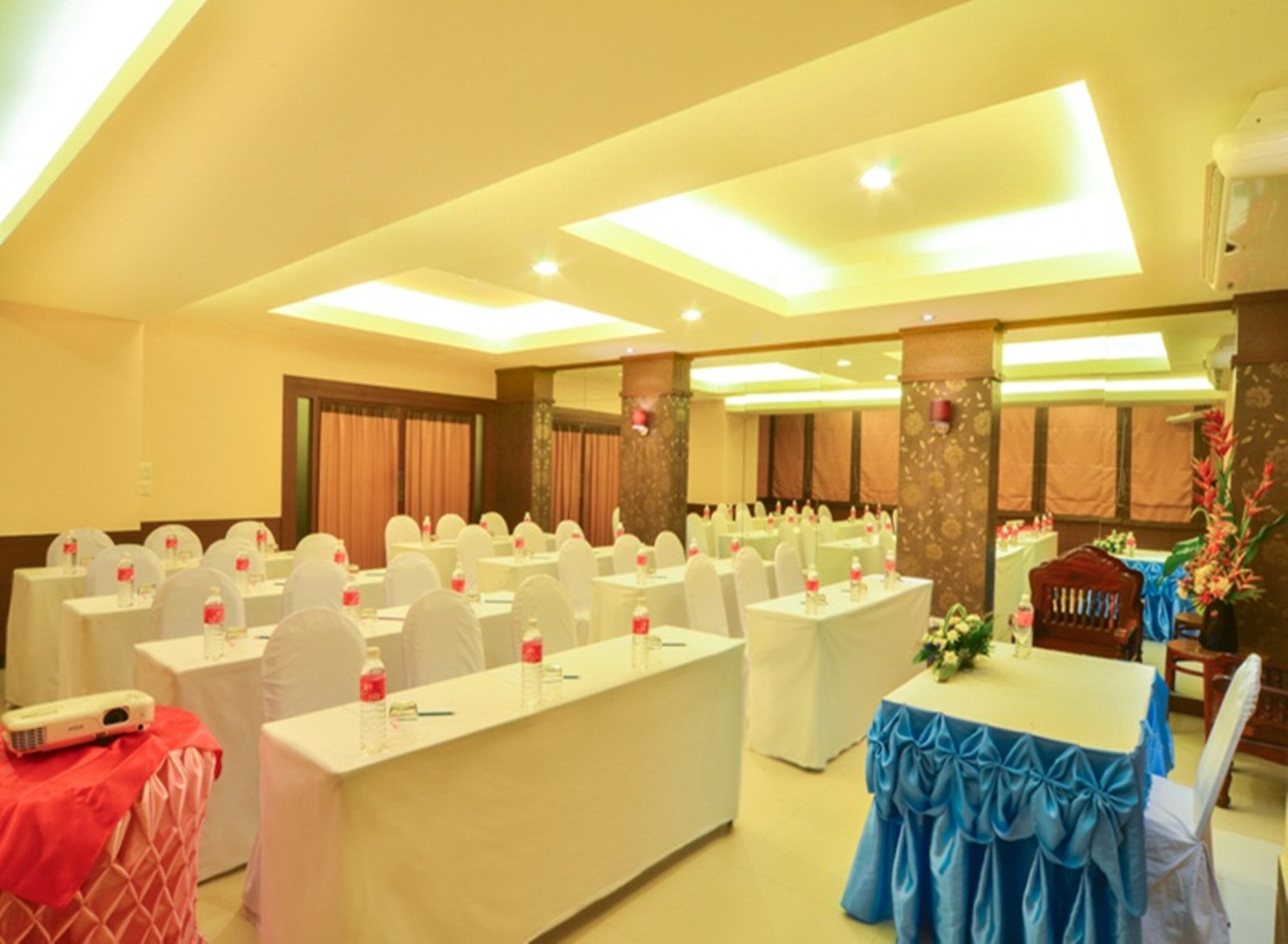 Фото Eastiny Place Hotel