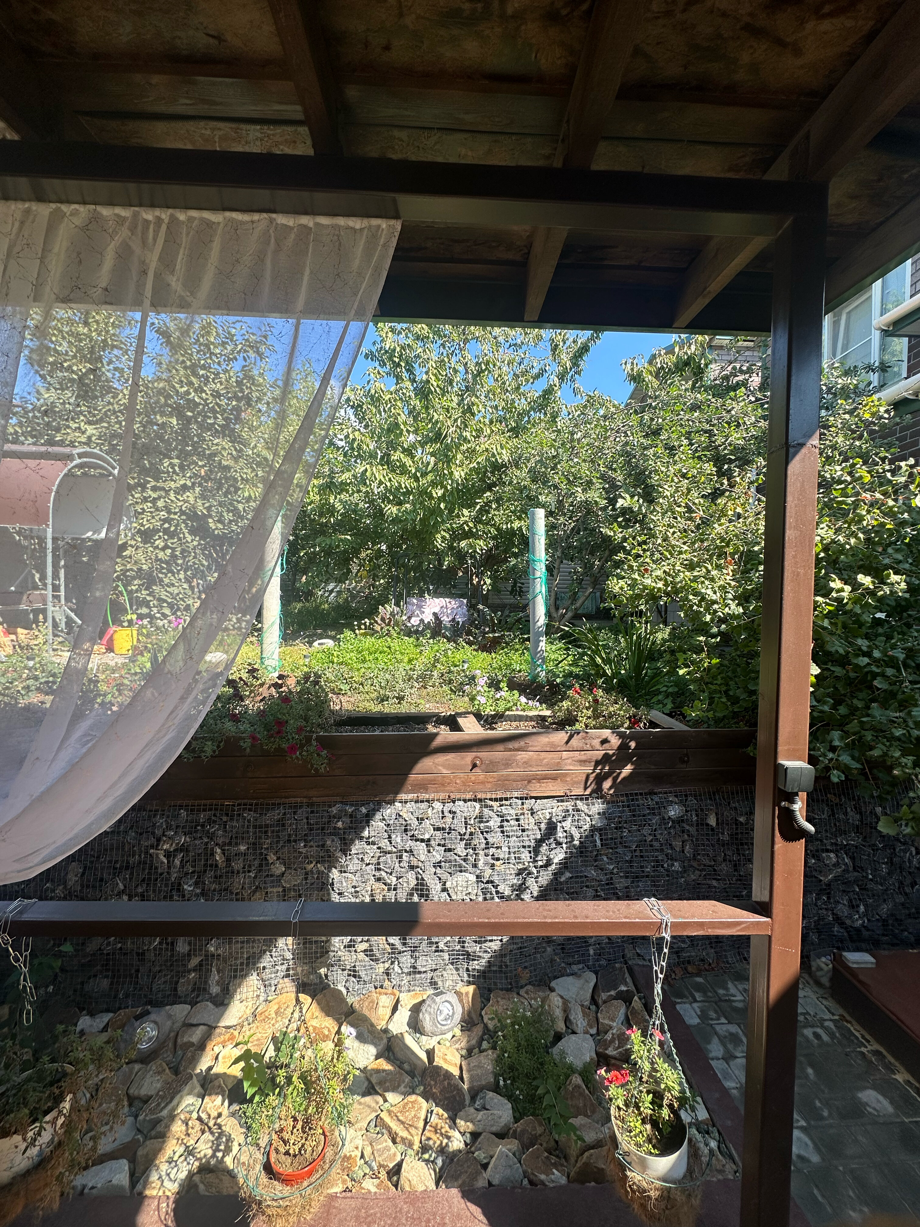 Фото Дом с лилиями