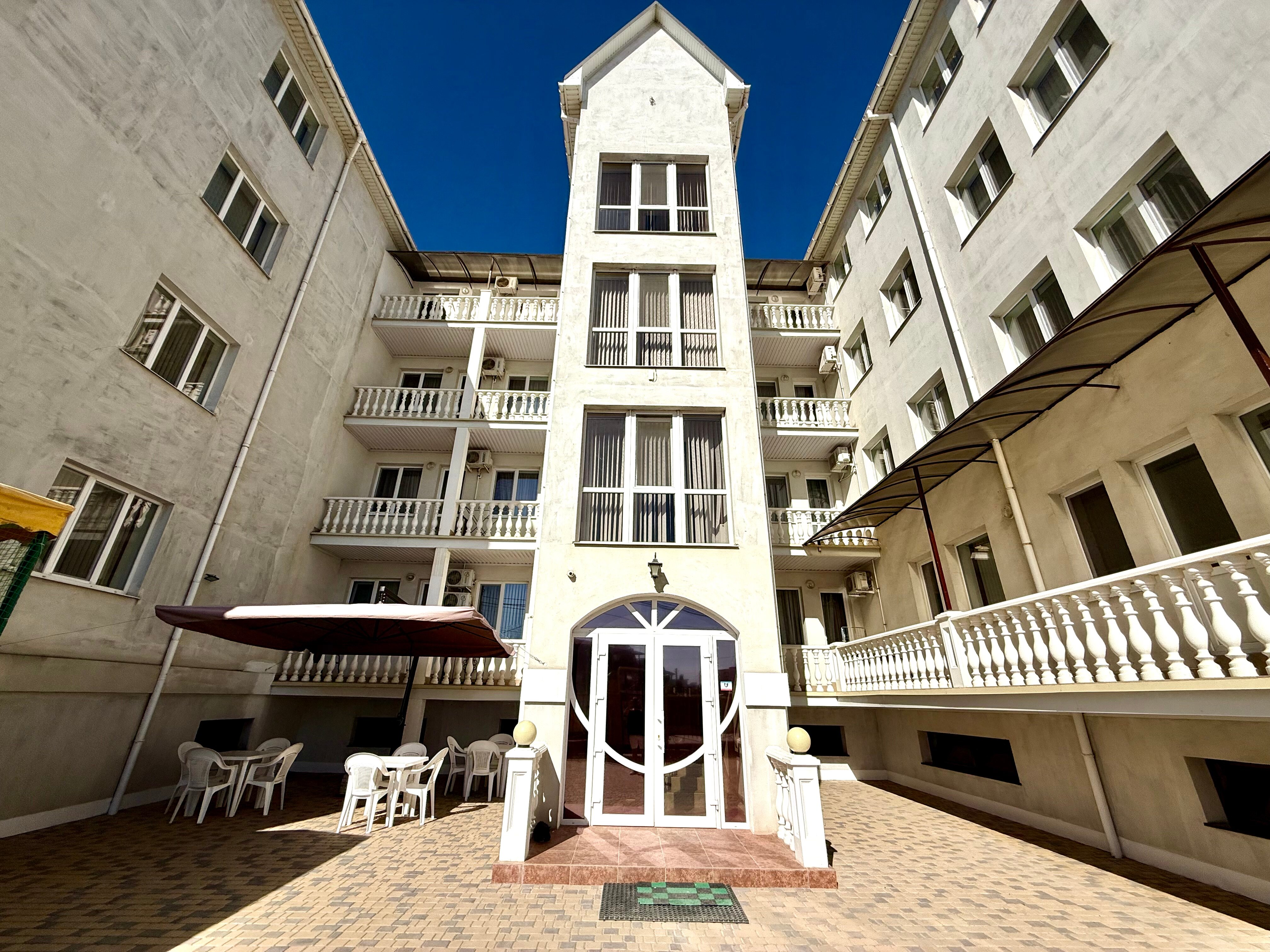 Фото отеля 1