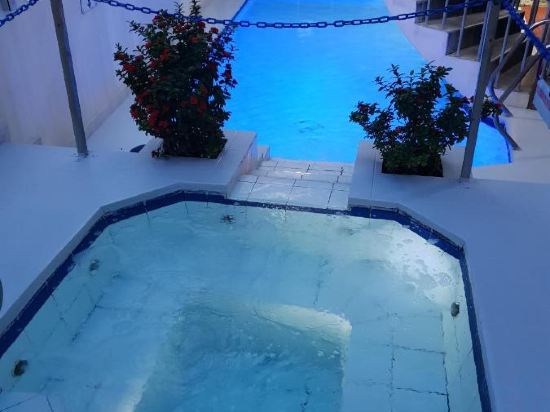 Фото Cool Martin Resort Hotel