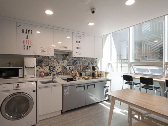 Фото Oyo Hostel Myeongdong 1