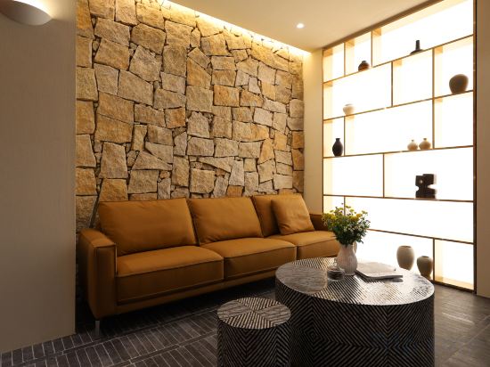 Фото Brown Dot Daeyeon