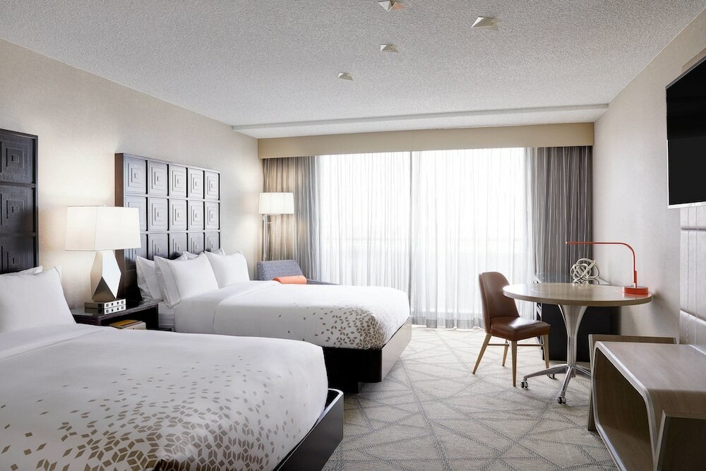 Фото Renaissance Denver Central Park Hotel