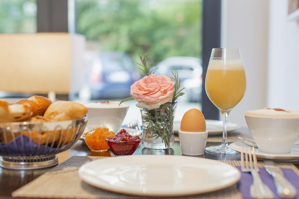 Фото The Alex Hotel