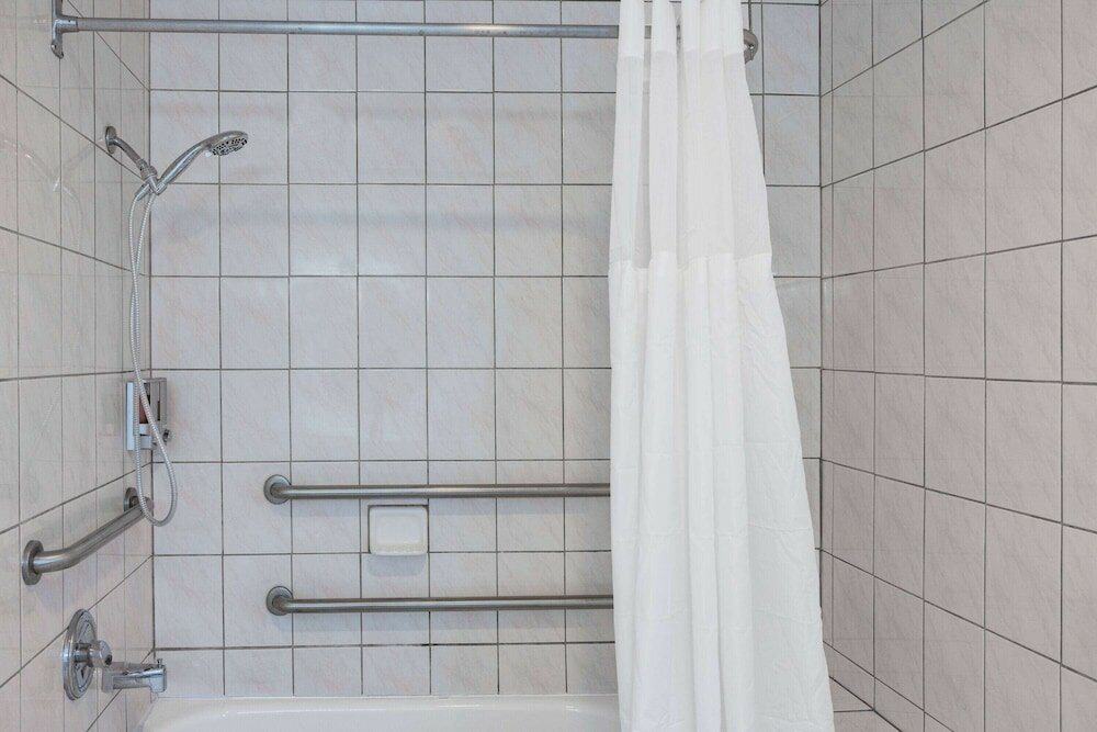 Фото Oceanside Inn & Suites, a Days Inn by Wyndham